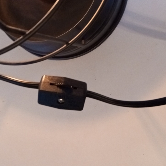 Metal Table Lamp - Picture 5 of 5